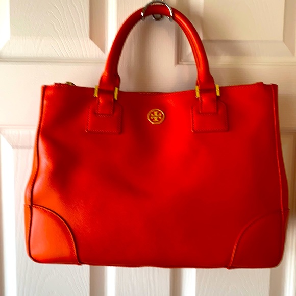 Tory Burch Handbags - Authentic Tory Burch large Robinson tote